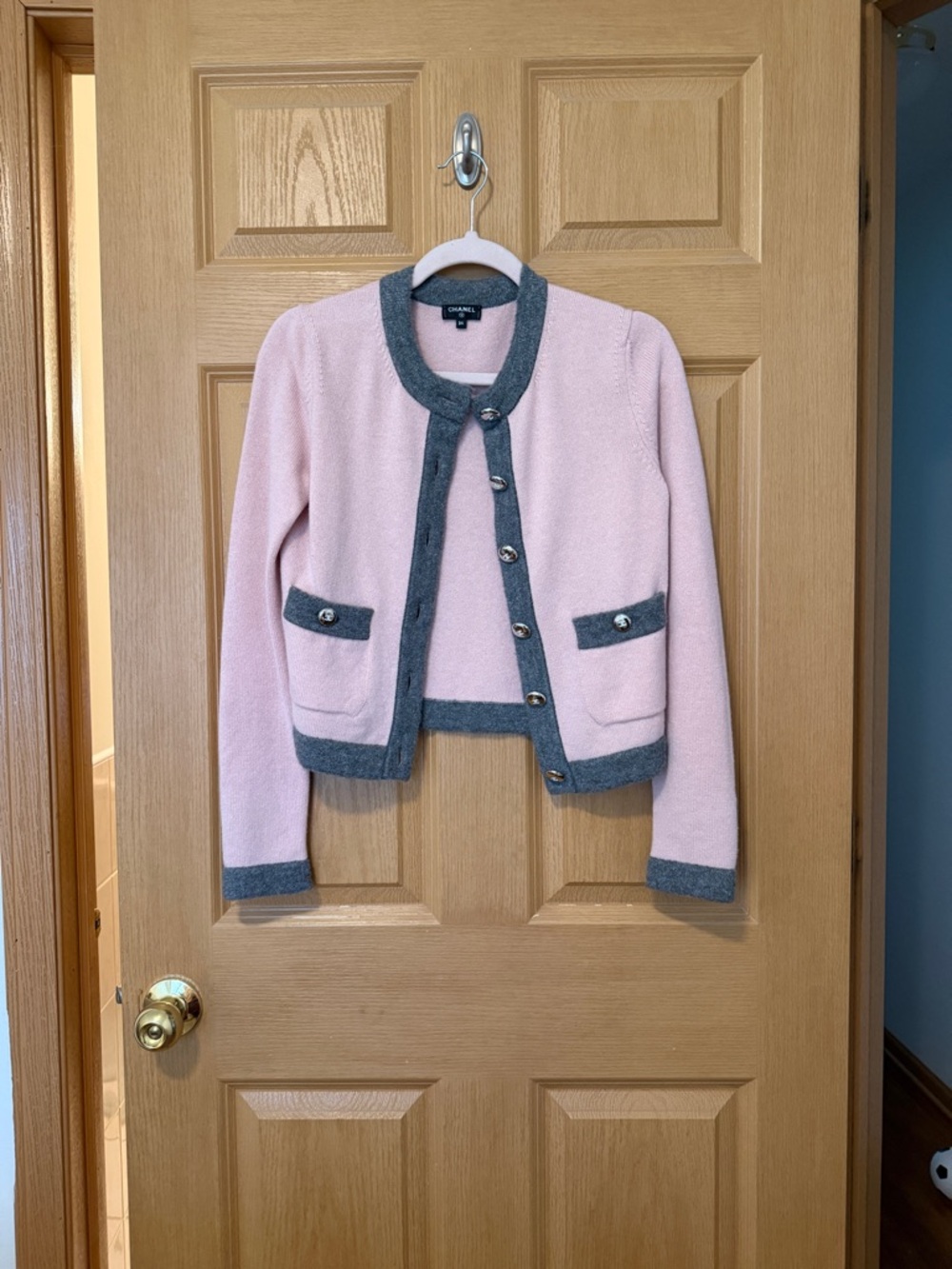 CHANEL 21B Pink and Gray cashmere cardigan